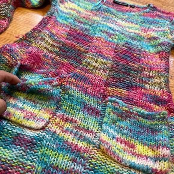 Multicolored knitted jumper with mini V-neckline & long sleeves, with 2 pockets - Picture 2 of 6